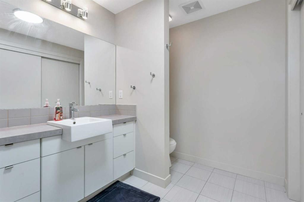 5131-2660 22 Street, Red Deer, AB - Indoor Photo Showing Bathroom