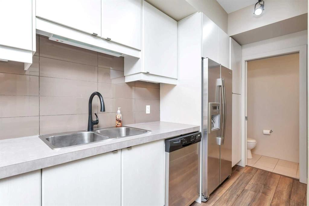 5131-2660 22 Street, Red Deer, AB - Indoor Photo Showing Kitchen With Double Sink With Upgraded Kitchen