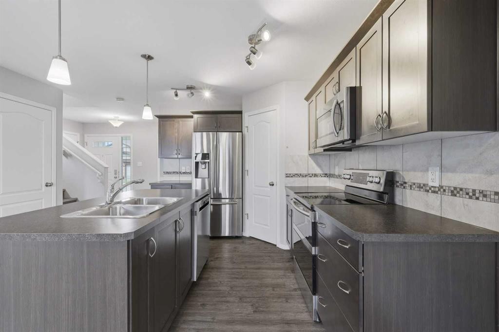 27 Windermere Close, Red Deer, AB