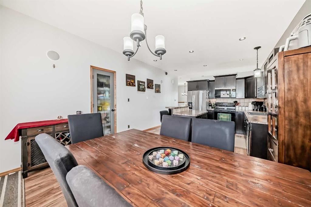 28 Bowman Circle, Sylvan Lake, AB - Indoor Photo Showing Dining Room