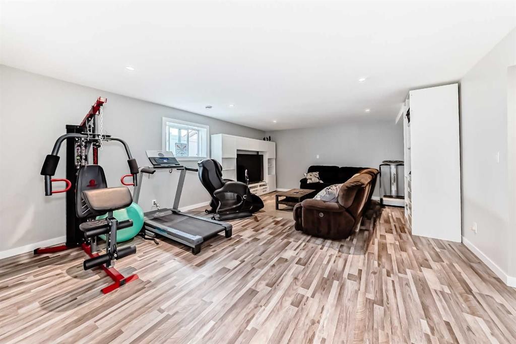 28 Bowman Circle, Sylvan Lake, AB - Indoor Photo Showing Gym Room