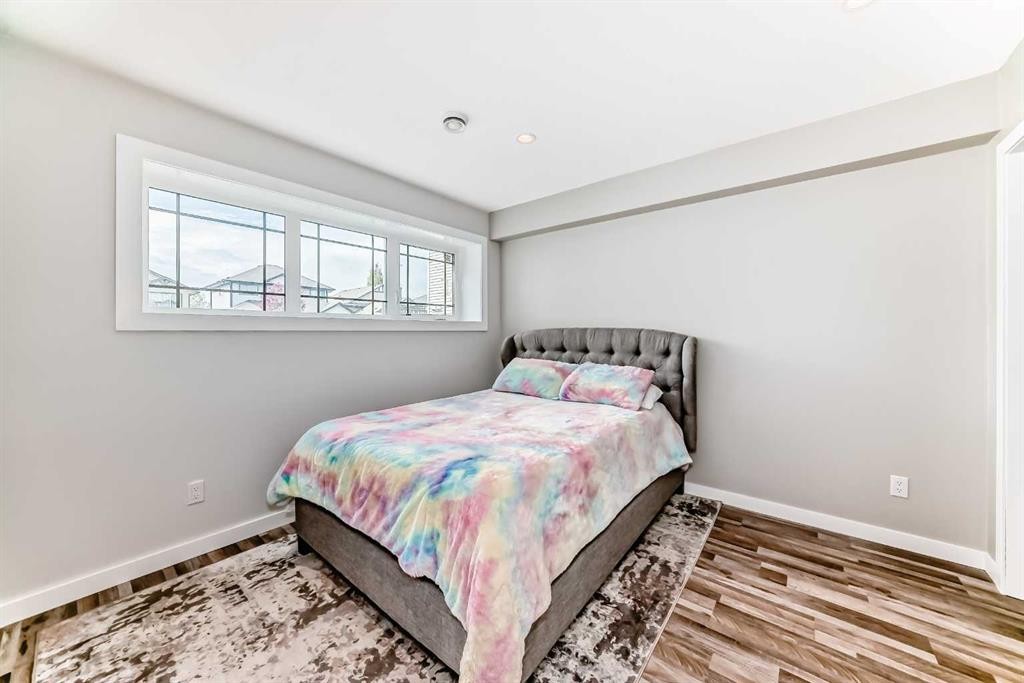 28 Bowman Circle, Sylvan Lake, AB - Indoor Photo Showing Bedroom