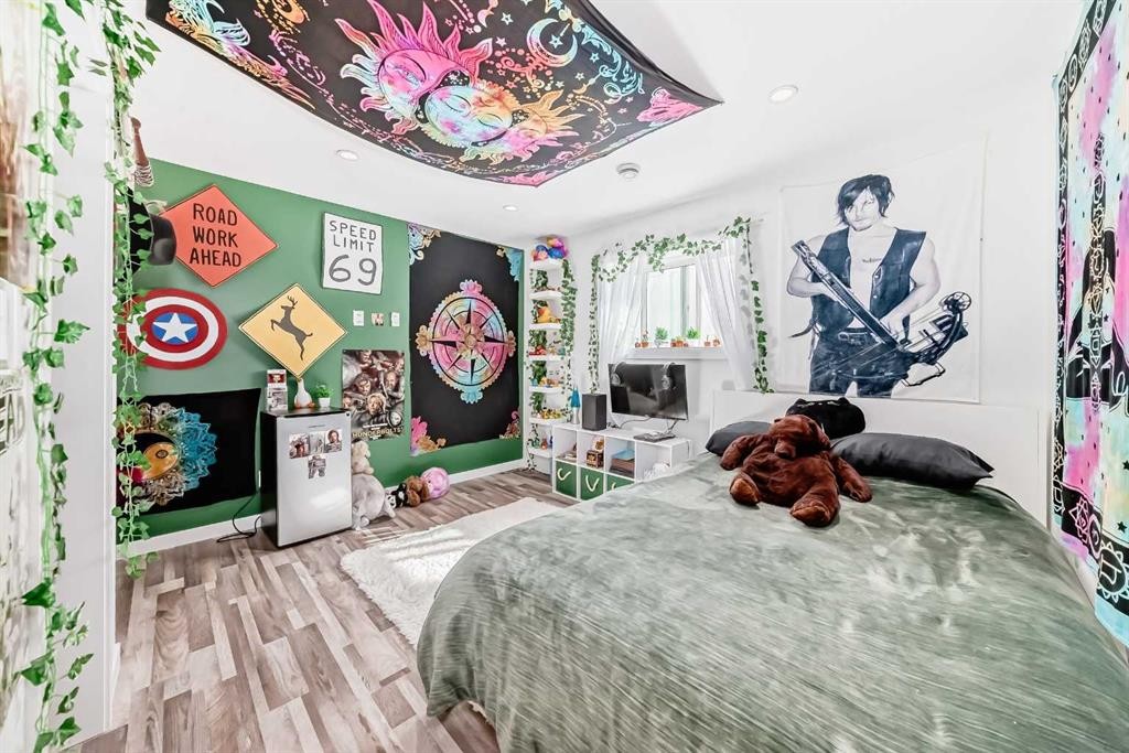 28 Bowman Circle, Sylvan Lake, AB - Indoor Photo Showing Bedroom