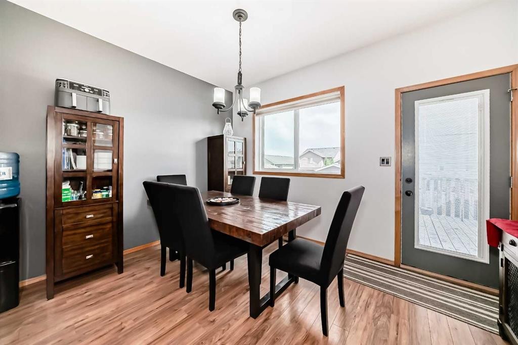 28 Bowman Circle, Sylvan Lake, AB - Indoor Photo Showing Dining Room