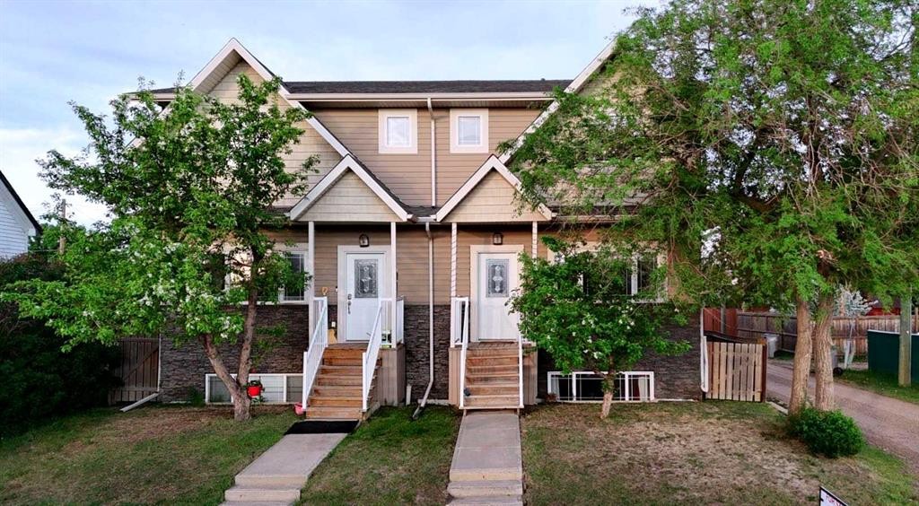 5007B 46 Street, Stettler, AB - Outdoor With Facade