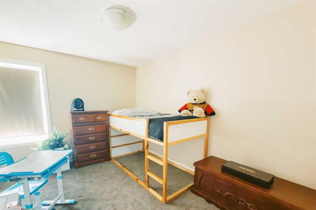 5007B 46 Street, Stettler, AB - Indoor