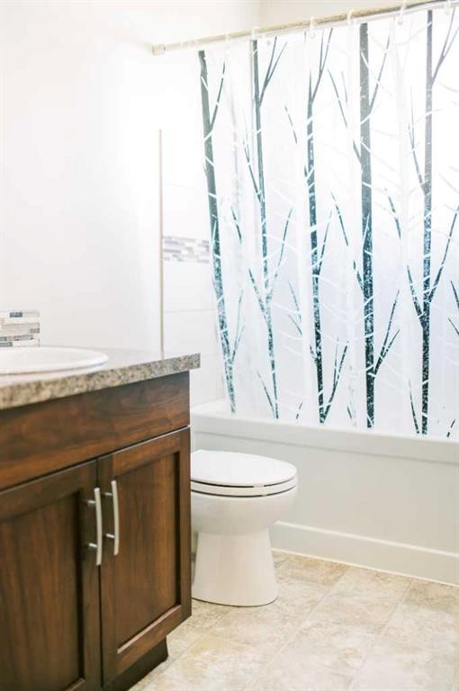 5007B 46 Street, Stettler, AB - Indoor Photo Showing Bathroom
