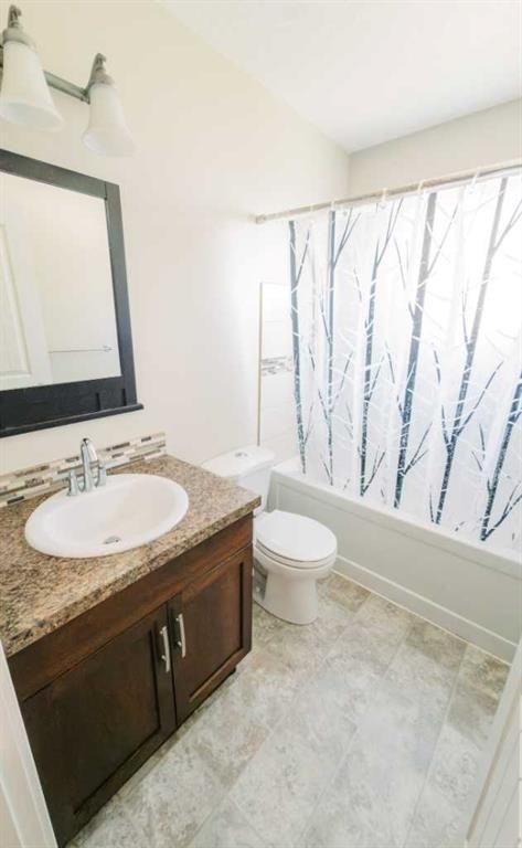 5007B 46 Street, Stettler, AB - Indoor Photo Showing Bathroom