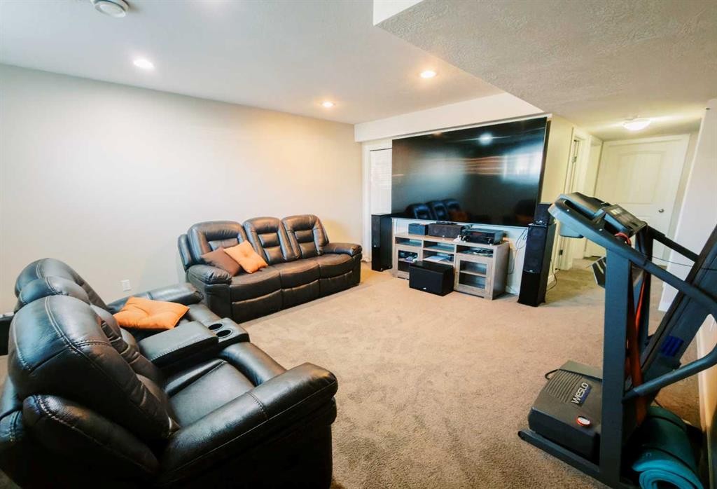 5007B 46 Street, Stettler, AB - Indoor