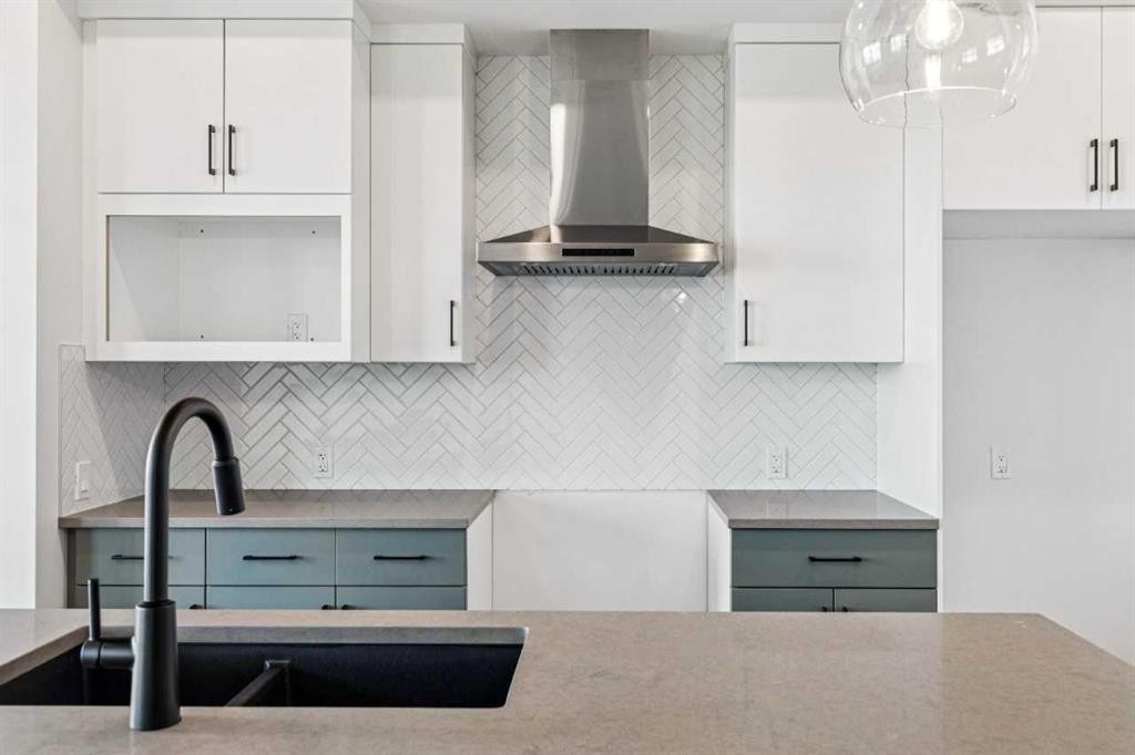 206 Sora Way Se, Calgary, AB - Indoor Photo Showing Kitchen