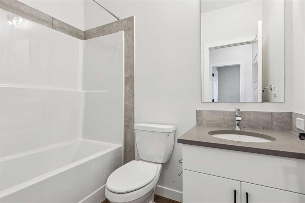 206 Sora Way Se, Calgary, AB - Indoor Photo Showing Bathroom