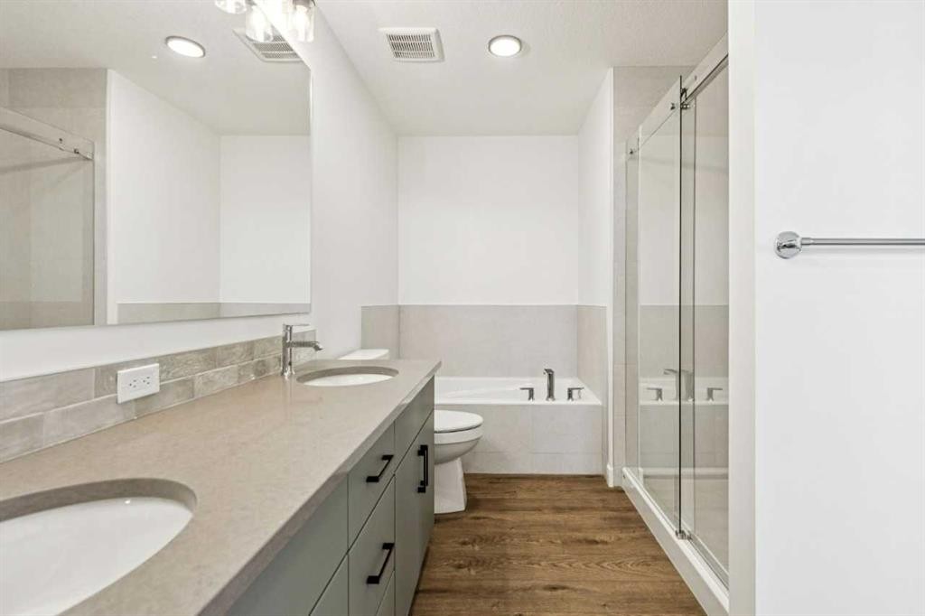 206 Sora Way Se, Calgary, AB - Indoor Photo Showing Bathroom