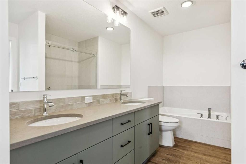 206 Sora Way Se, Calgary, AB - Indoor Photo Showing Bathroom