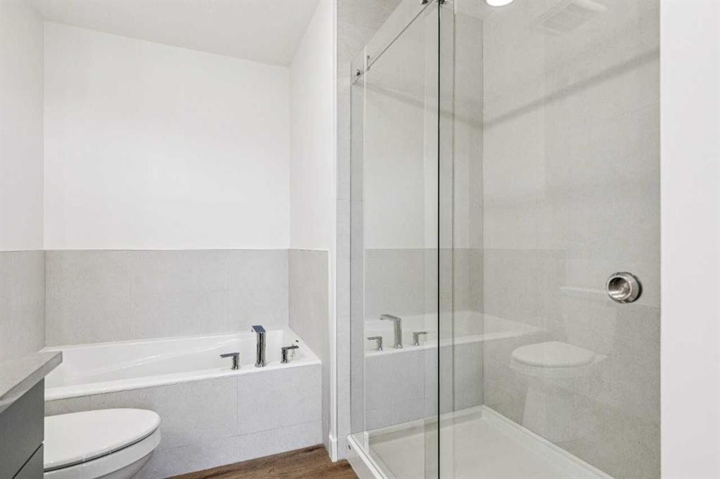 206 Sora Way Se, Calgary, AB - Indoor Photo Showing Bathroom
