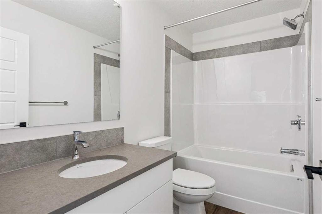 206 Sora Way Se, Calgary, AB - Indoor Photo Showing Bathroom
