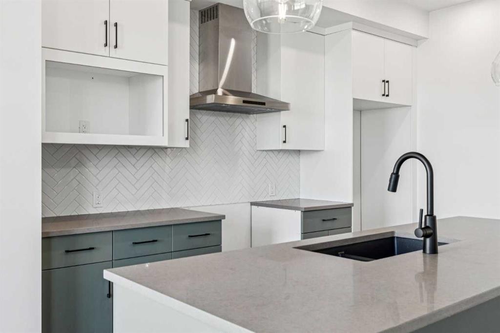 206 Sora Way Se, Calgary, AB - Indoor Photo Showing Kitchen With Upgraded Kitchen