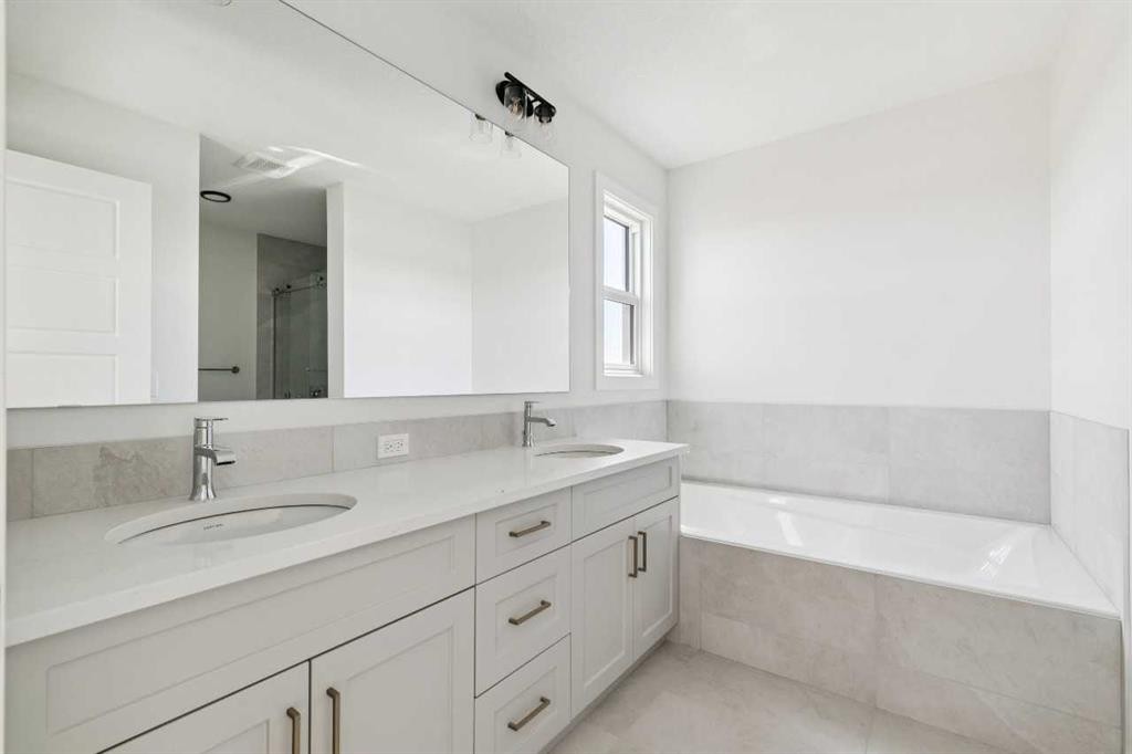 65 Sora Gardens Se, Calgary, AB - Indoor Photo Showing Bathroom