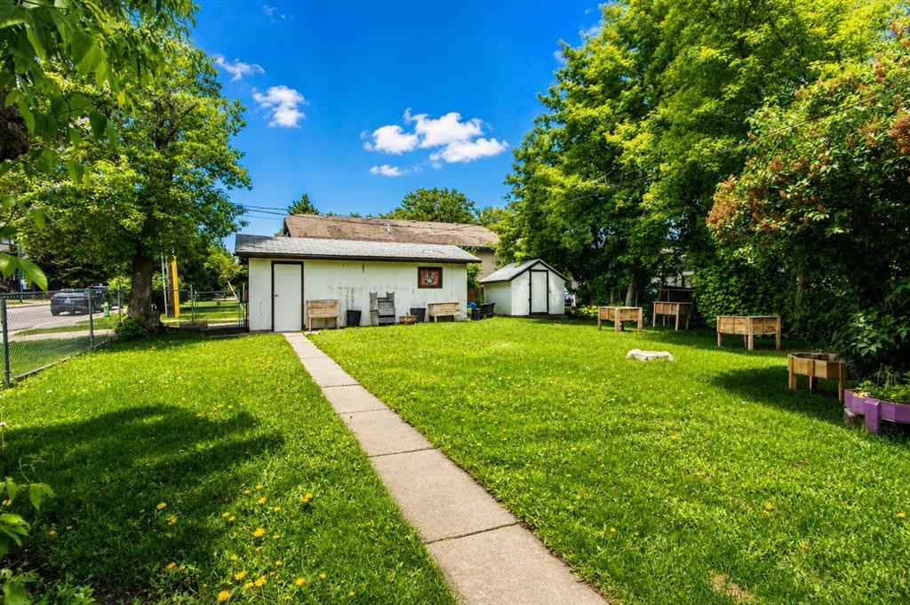 3502 51 Avenue, Red Deer, AB