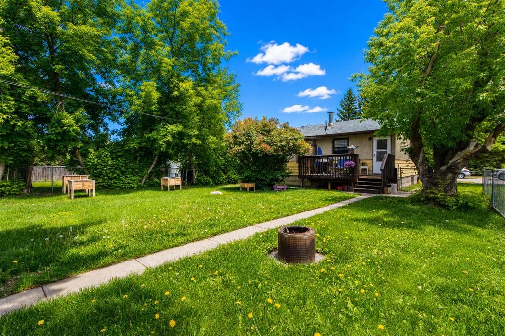 3502 51 Avenue, Red Deer, AB