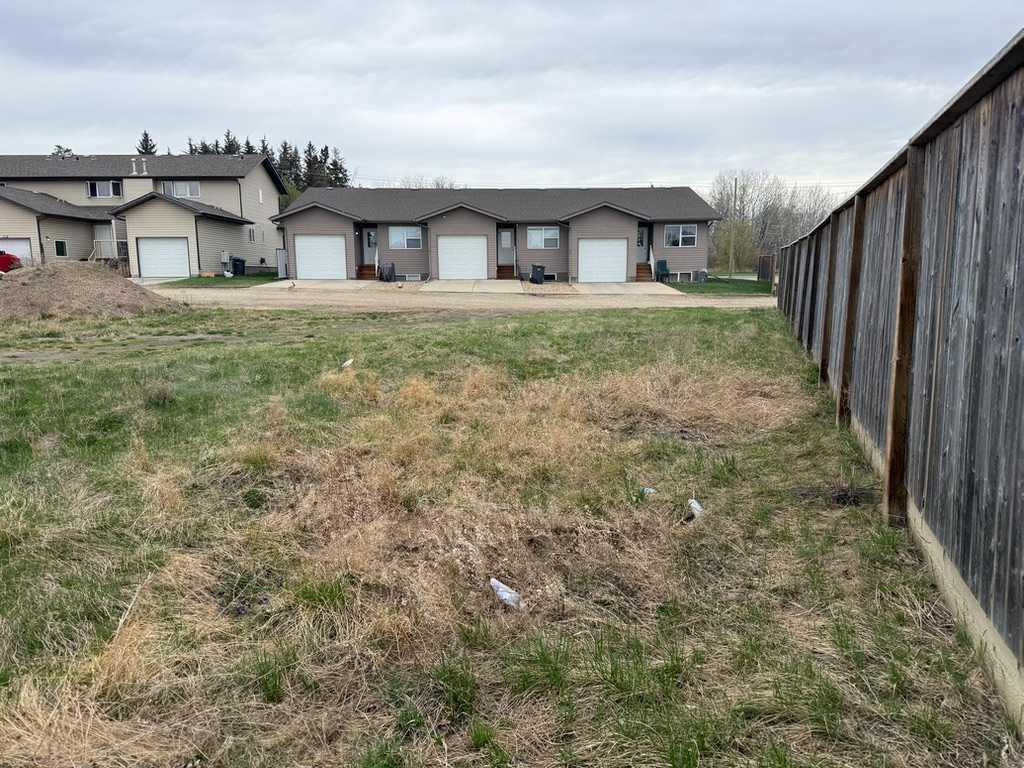 5311 57 Avenue, Ponoka, AB