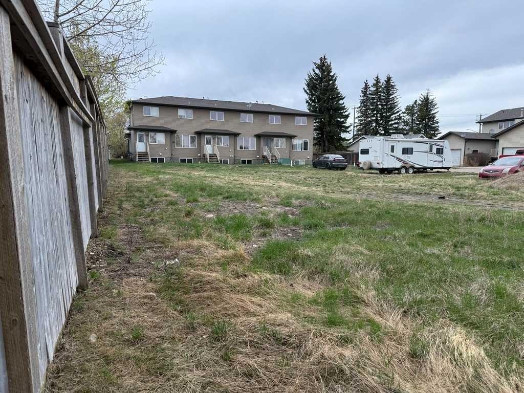 5311 57 Avenue, Ponoka, AB