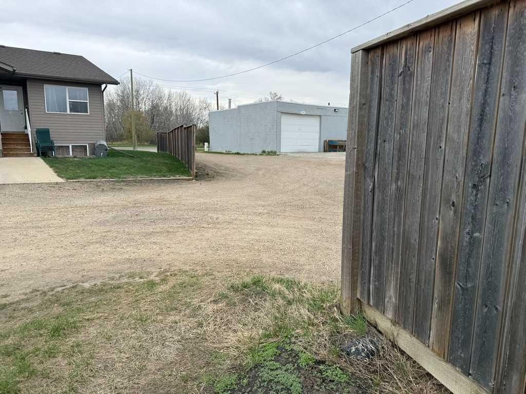 5311 57 Avenue, Ponoka, AB