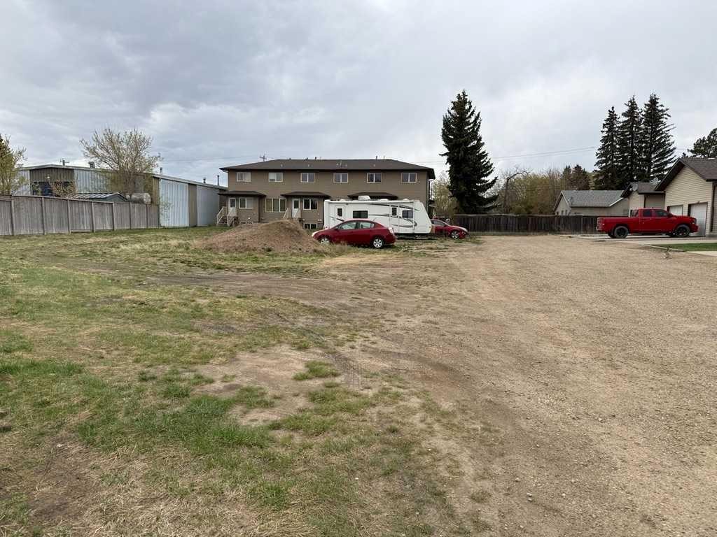 5311 57 Avenue, Ponoka, AB