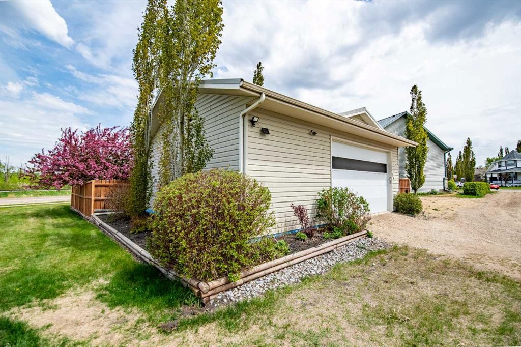 25 Fern Glade Crescent, Sylvan Lake, AB - Outdoor