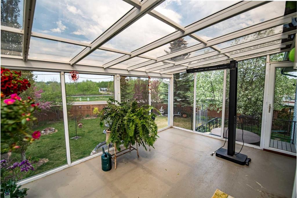 25 Fern Glade Crescent, Sylvan Lake, AB - Indoor Photo Showing Other Room