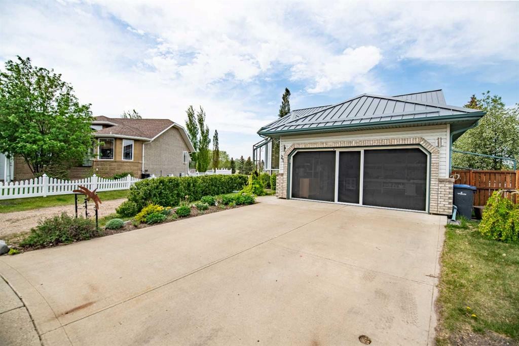 25 Fern Glade Crescent, Sylvan Lake, AB - Outdoor