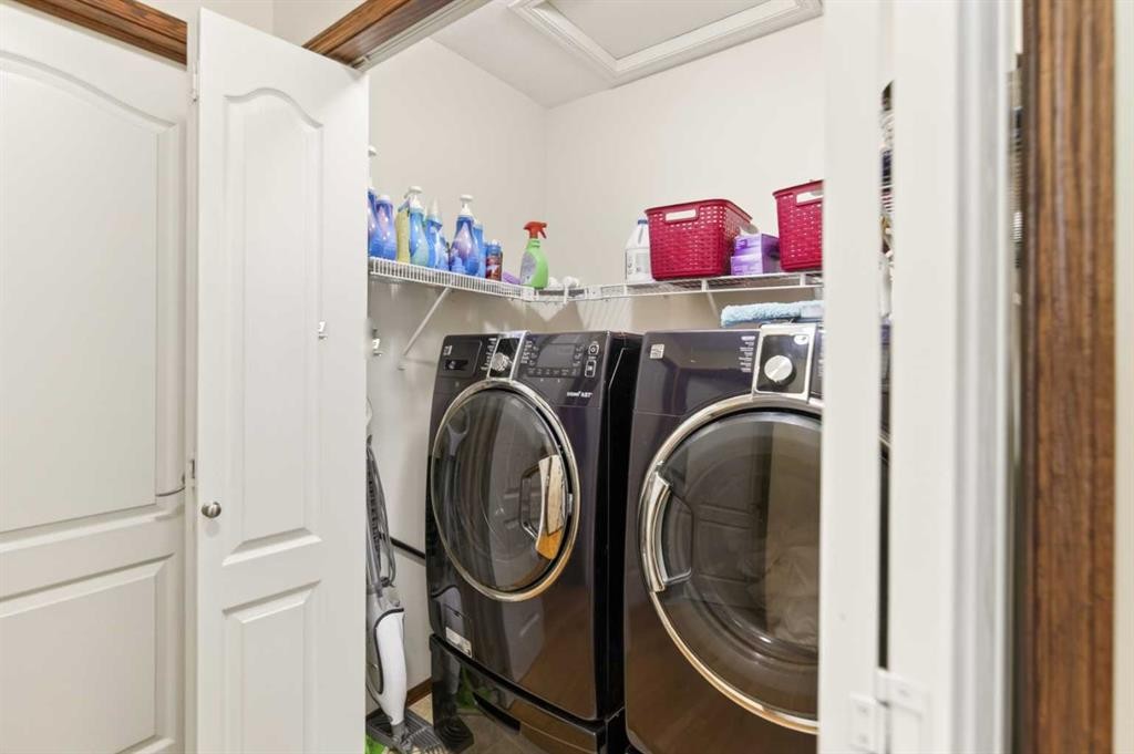25 Fern Glade Crescent, Sylvan Lake, AB - Indoor Photo Showing Laundry Room