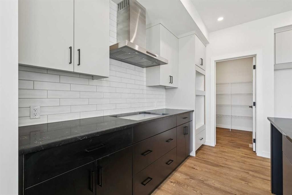73 Sora Gate Se, Calgary, AB - Indoor Photo Showing Kitchen