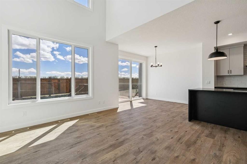 73 Sora Gate Se, Calgary, AB - Indoor Photo Showing Kitchen