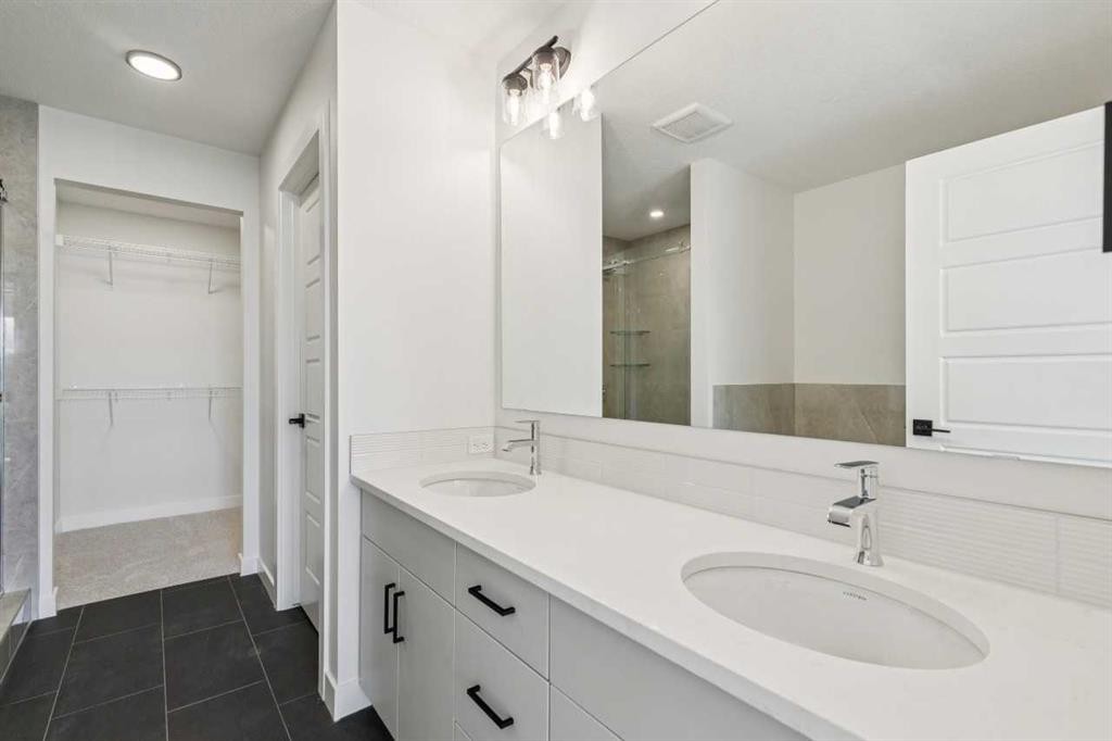 73 Sora Gate Se, Calgary, AB - Indoor Photo Showing Bathroom