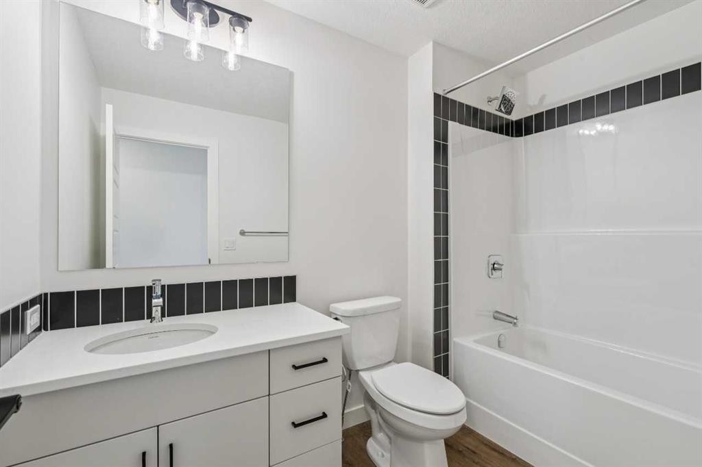 73 Sora Gate Se, Calgary, AB - Indoor Photo Showing Bathroom