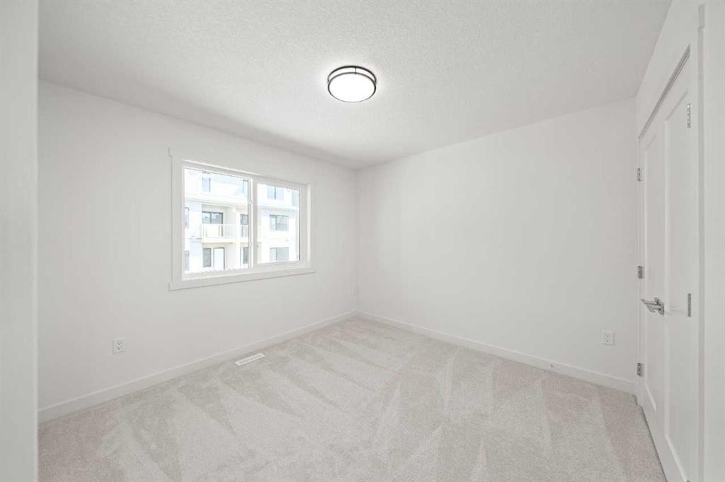 83 Heritage Manor, Cochrane, AB - Indoor Photo Showing Other Room
