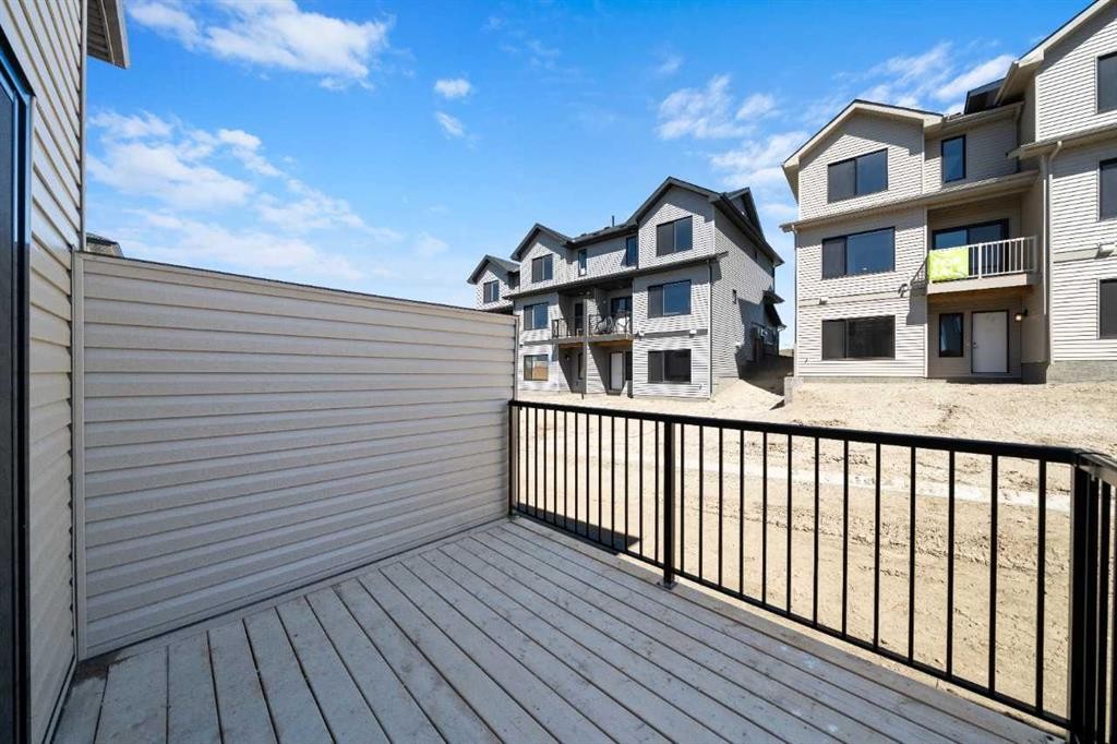 83 Heritage Manor, Cochrane, AB - Outdoor