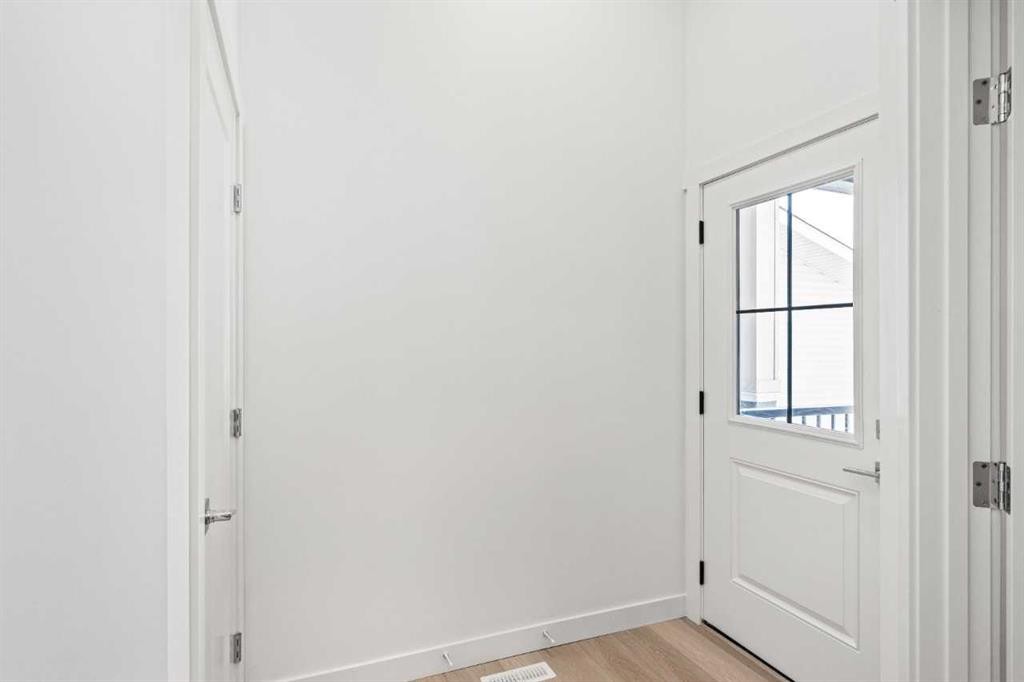 83 Heritage Manor, Cochrane, AB - Indoor Photo Showing Other Room