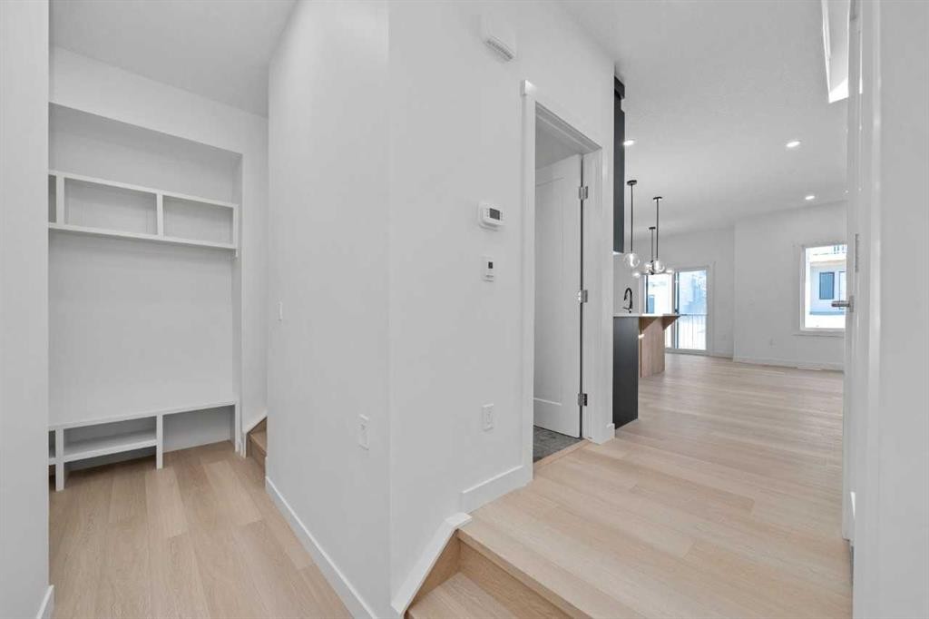 83 Heritage Manor, Cochrane, AB - Indoor Photo Showing Other Room