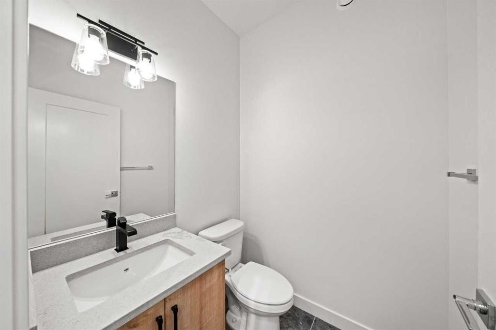 83 Heritage Manor, Cochrane, AB - Indoor Photo Showing Bathroom