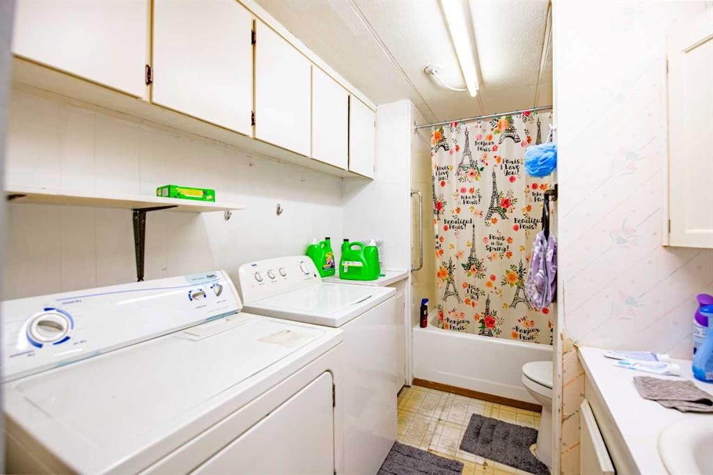 8 52 Street, Bluffton, AB - Indoor Photo Showing Laundry Room