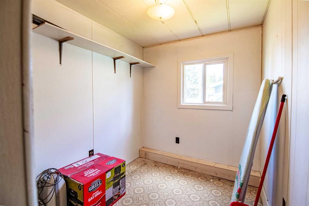 8 52 Street, Bluffton, AB - Indoor Photo Showing Other Room