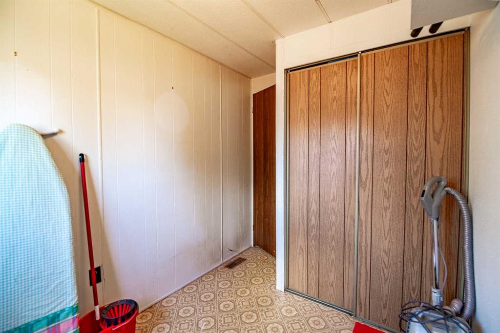 8 52 Street, Bluffton, AB - Indoor