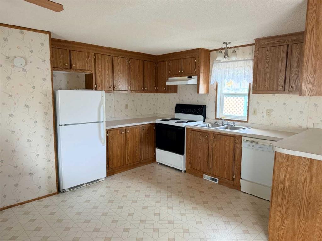 443-37543 England Way, Rural Red Deer County, AB