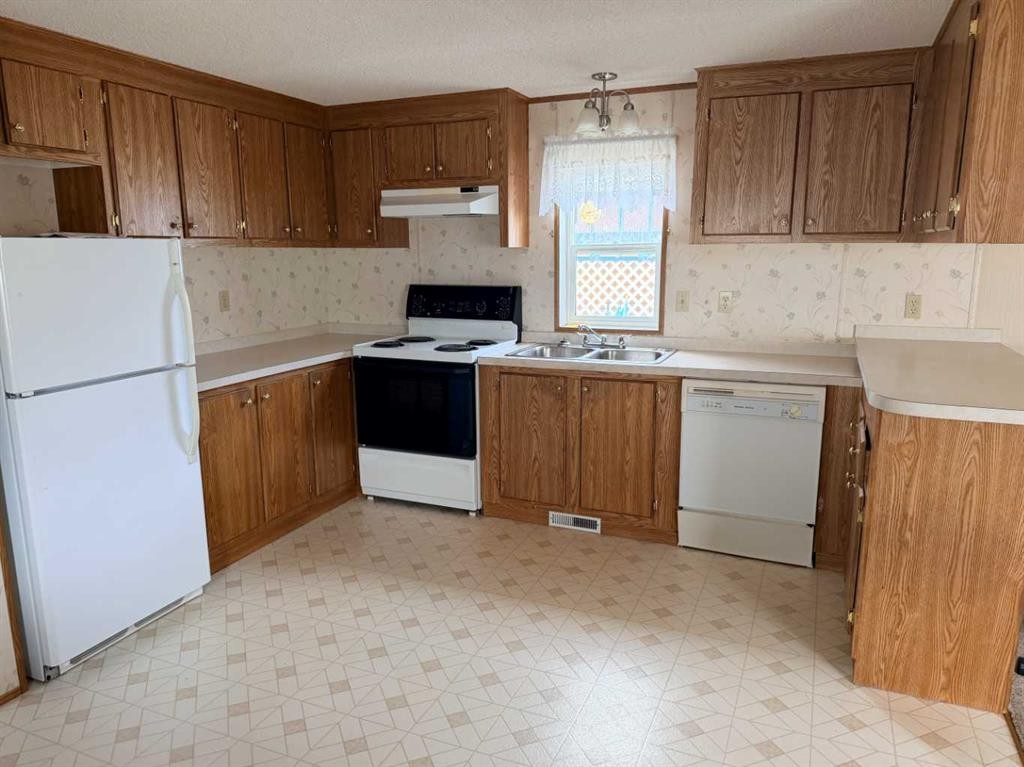 443-37543 England Way, Rural Red Deer County, AB