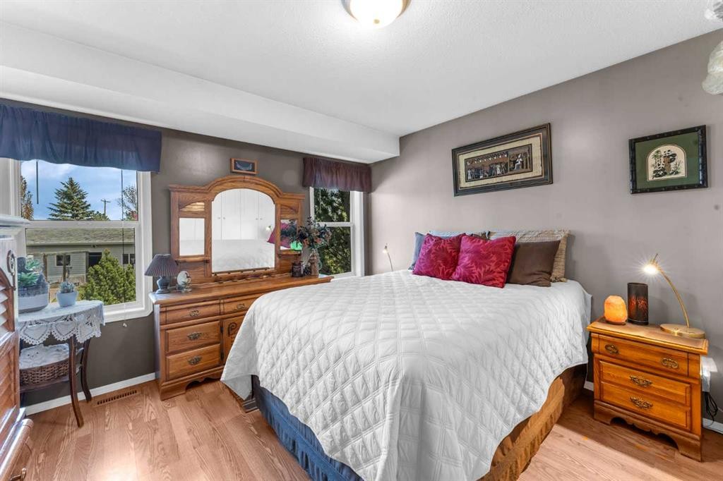 45 Durand Crescent, Red Deer, AB - Indoor Photo Showing Bedroom