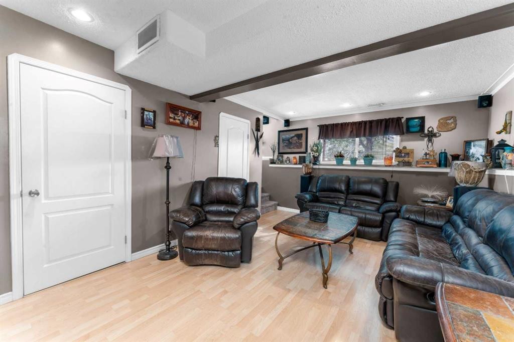 45 Durand Crescent, Red Deer, AB - Indoor Photo Showing Living Room
