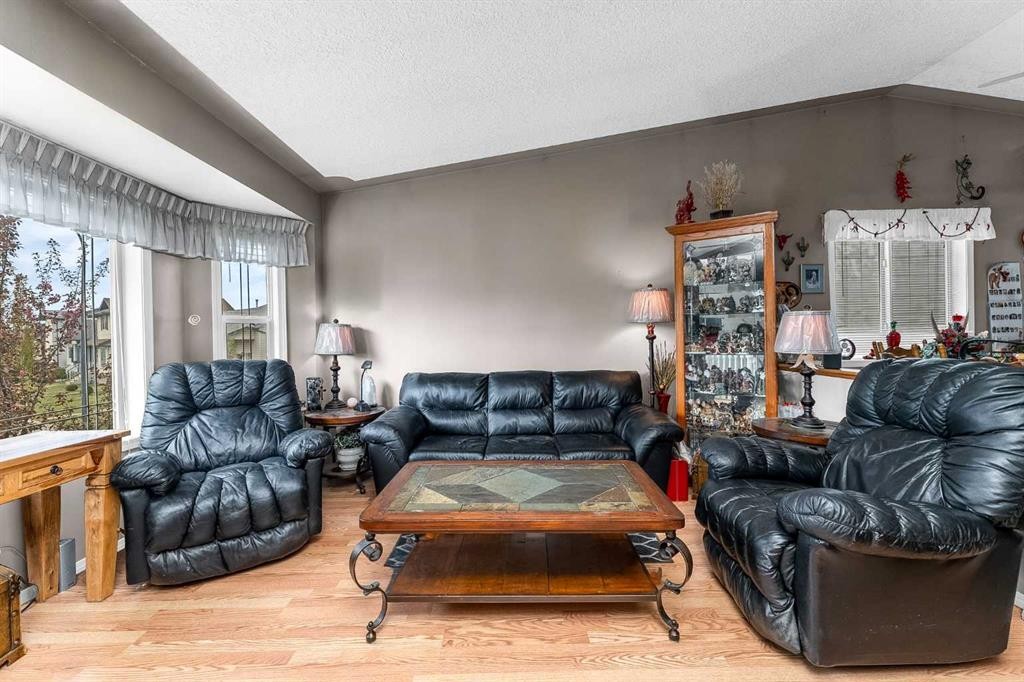 45 Durand Crescent, Red Deer, AB - Indoor Photo Showing Living Room