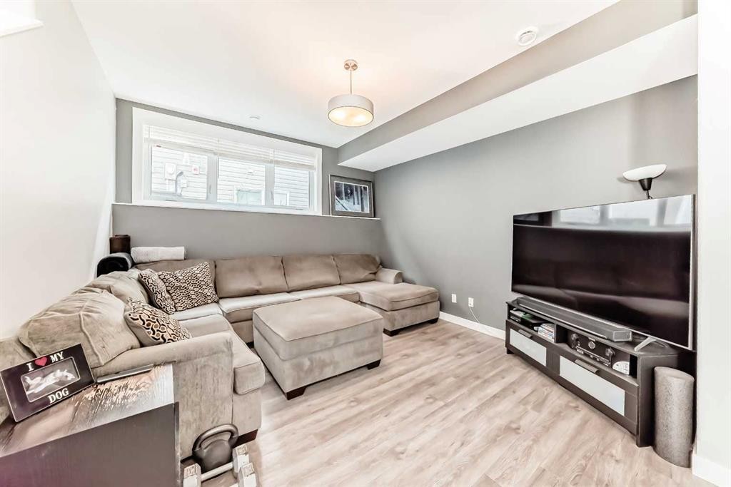 739 Cypress Lane, Springbrook, AB