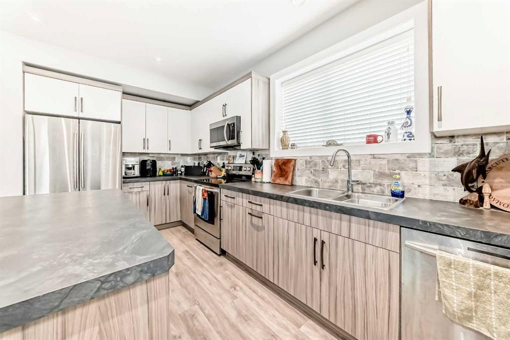739 Cypress Lane, Springbrook, AB
